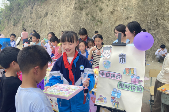新晃兴隆小学：“教联体”聚爱暖侗乡 雷锋精神薪火传  
