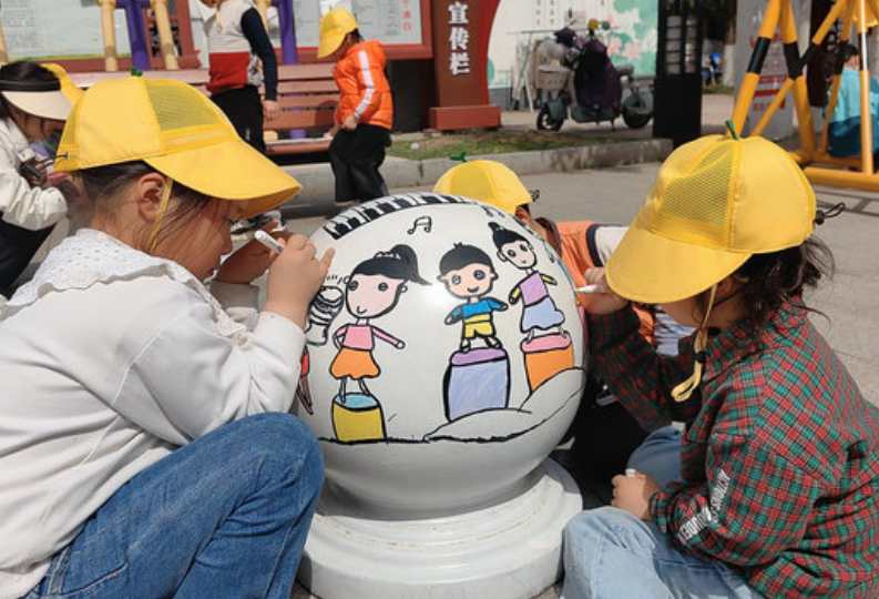 石门九澧幼儿园：石墩上的童心童画