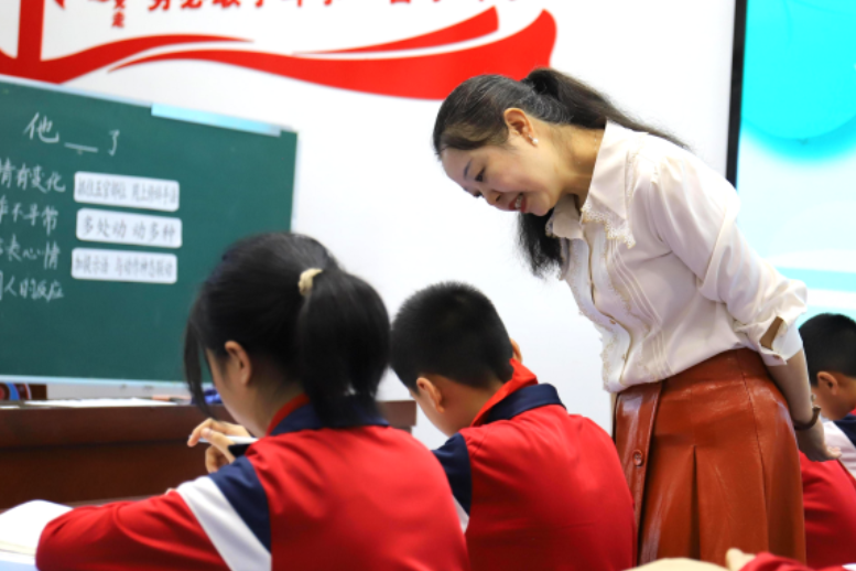 2025年郴州市小学语文送教送研活动走进临武