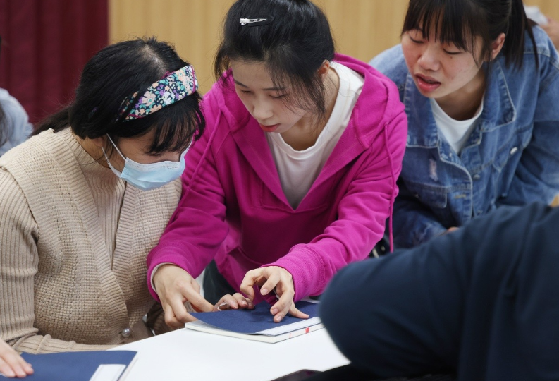 湖南师范大学：廿载书香润麓山 经典共读向未来