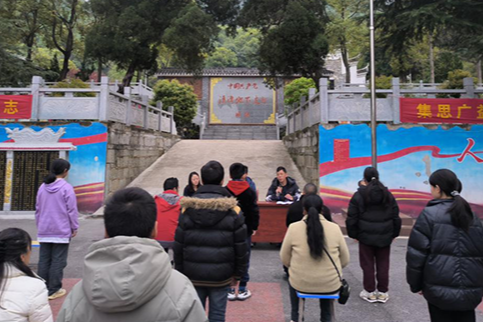 【衡阳县站】清潭中学：召开“家校共育，同筑理想”主题家长会