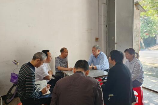 双牌：县教育局调研农村初中优化布局工作