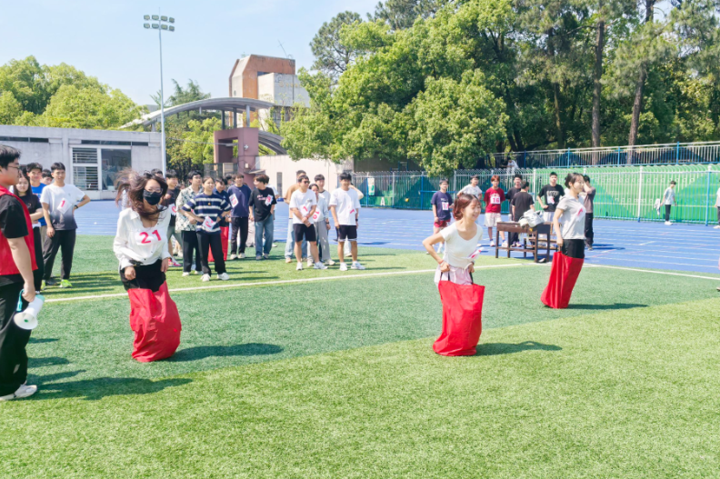 湘潭大学：“体育+心理”趣味运动会绽放活力