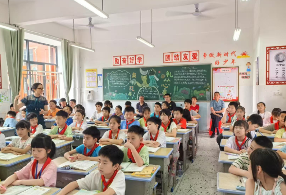 【耒阳站】紫峰小学：课堂“小窗口”  家校“大桥梁”