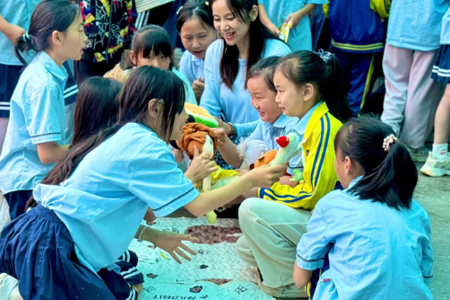衡阳市石鼓区灵官庙小学：跳蚤市场汇聚温暖力量