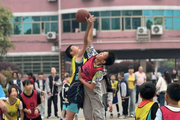 【校长喊你来跑步】湘中幼专附属小学：将“奔跑”精神融入每个赛场