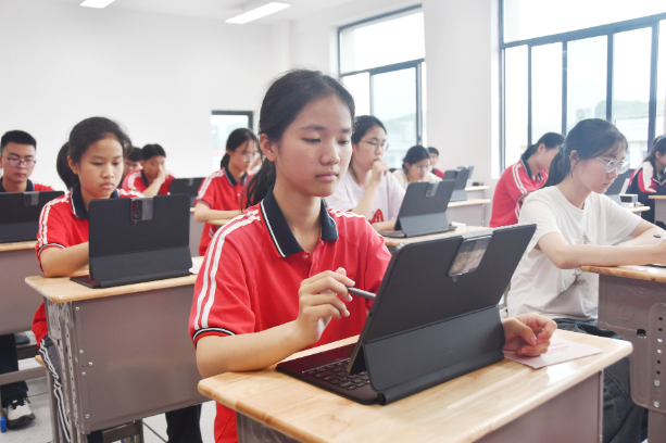 江永：捐赠AI学习教室 助力教学质量提升