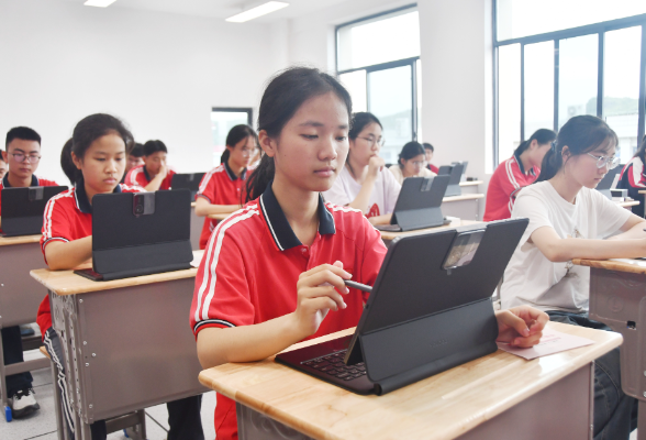 江永：捐赠AI学习教室 助力教学质量提升