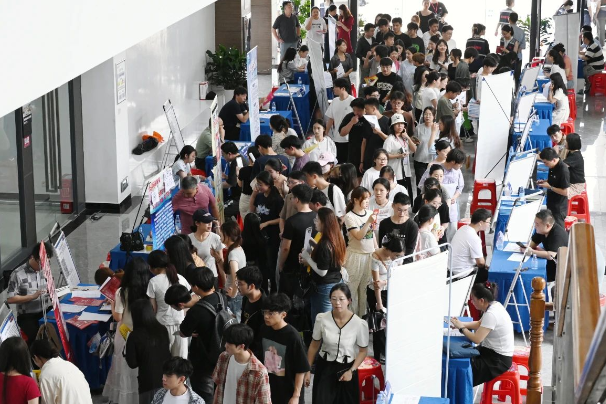 湘潭理工学院举行2025届毕业生暨2026届实习生双选会