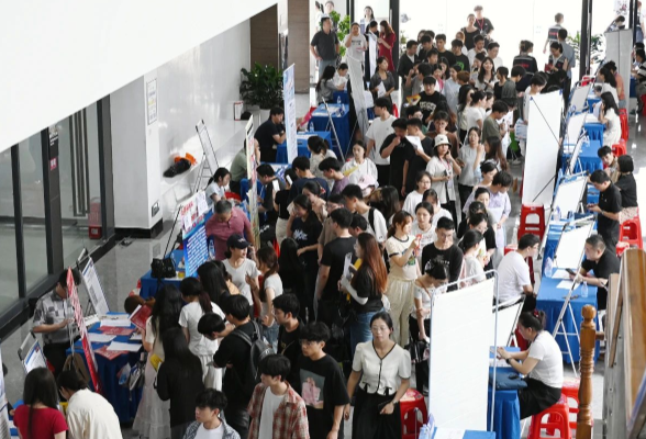 湘潭理工学院举行2025届毕业生暨2026届实习生双选会