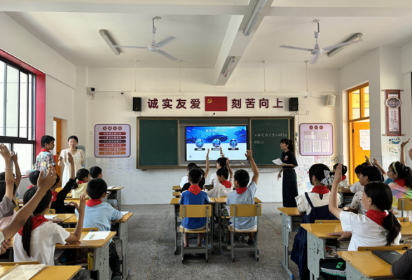 石门三圣完小：跨校共研探索智慧教育新路径