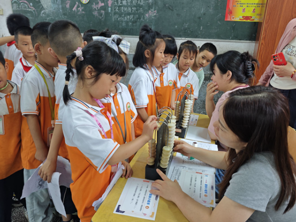 新晃兴隆小学：乐学趣评促成长 无纸化测评趣味盎然