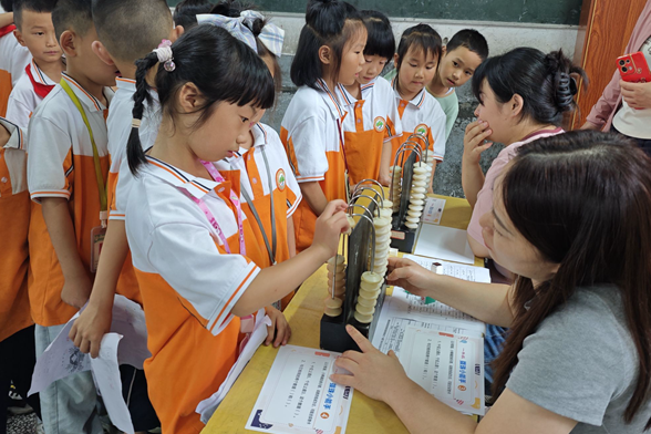 新晃兴隆小学：乐学趣评促成长 无纸化测评趣味盎然