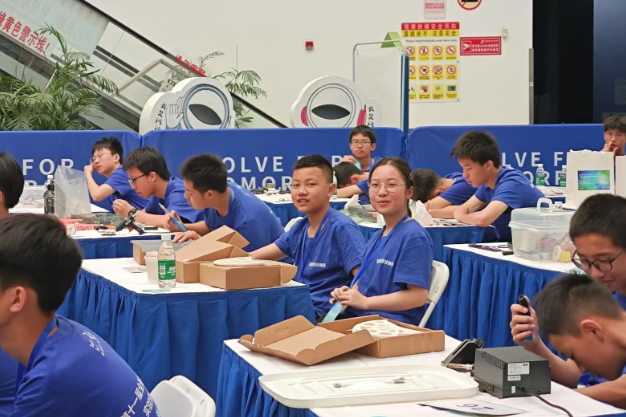 凤凰学子闪耀湖南科普赛场，两支队伍晋级全国“未来太空车”总决赛