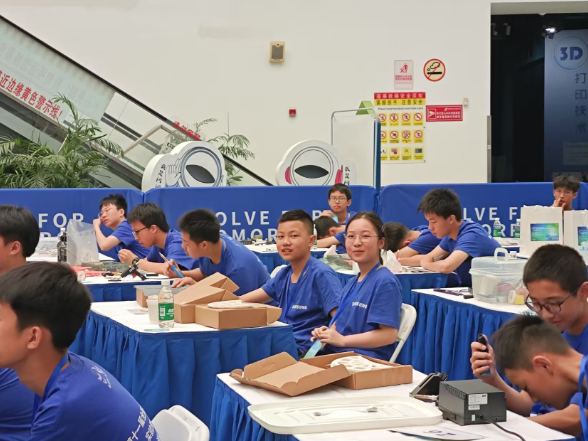 凤凰学子闪耀湖南科普赛场，两支队伍晋级全国“未来太空车”总决赛