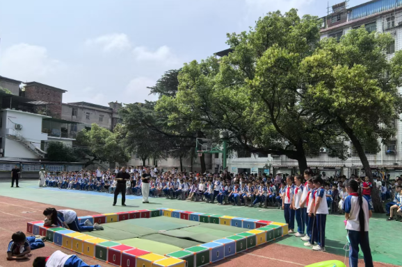 【耒阳站】前进小学：看！学生如何“智救”落水同伴