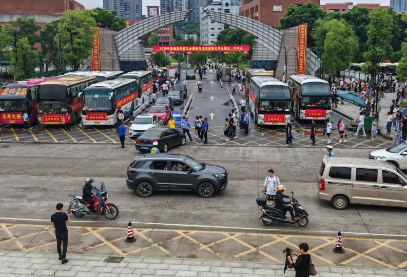 【湘伴高考2025现场直击】迎战十年来最强降雨——新化打响守护9275名考生的特殊战役
