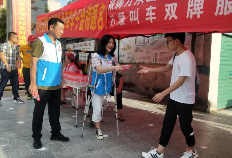 【湘伴高考2025现场直击】双牌：爱的传递