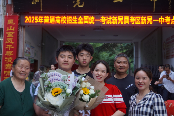 【湘伴高考2025现场直击】新晃：高考，不是一个人的战斗
