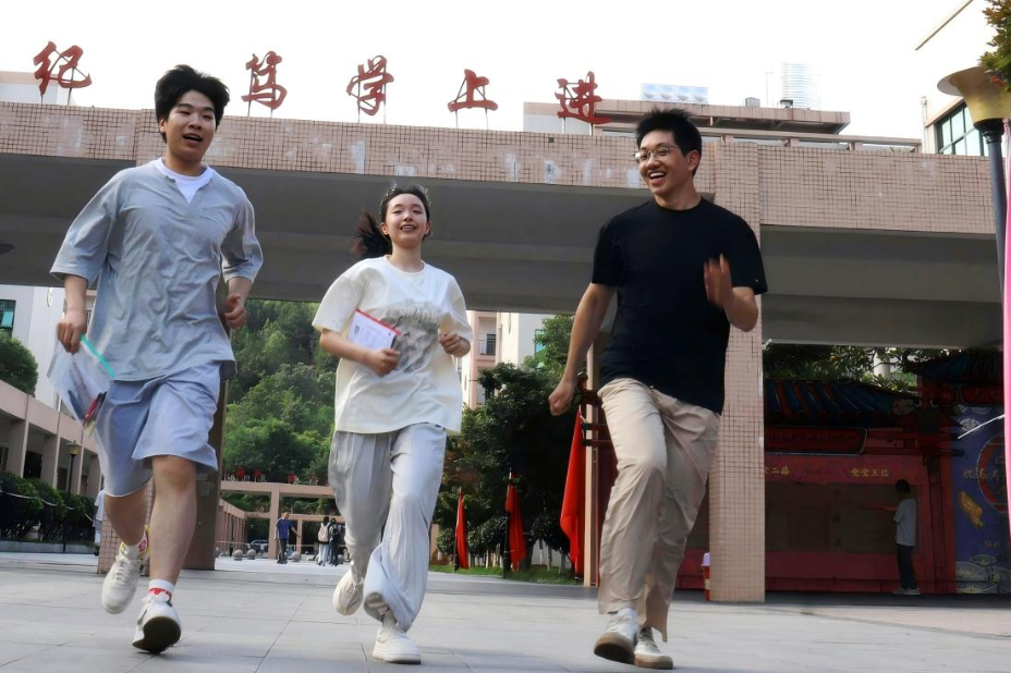 【湘伴高考2025现场直击】临武：2968名追光少年奔赴新征程