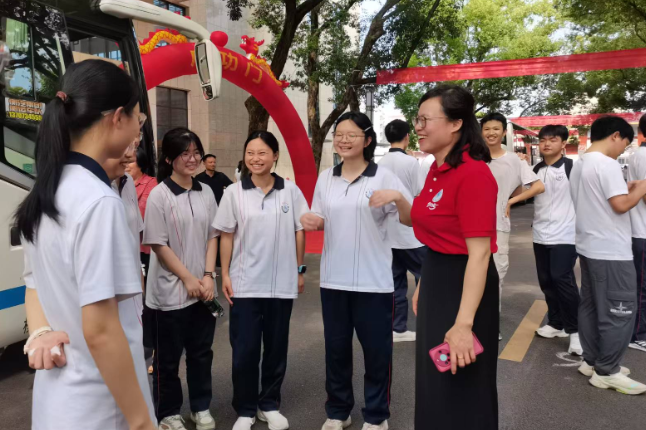 【湘伴高考2025现场直击】衡南一中：暖心陪伴  助力高考