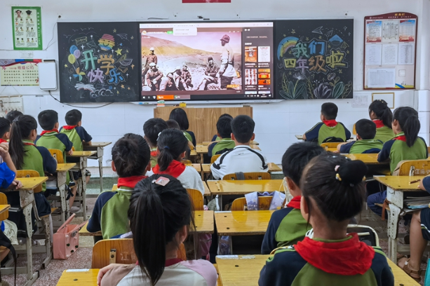 常德市鼎城区江南小学：党建带队建  “开学第一课”这样上