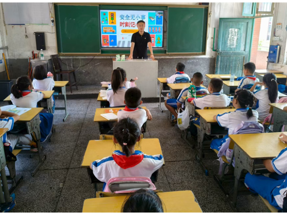 新晃晃州镇兴隆完全小学：安全教育第一课  筑牢校园安全防线
