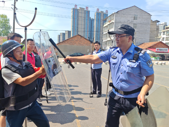 常德市鼎城区永安小学：警校联动迎萌娃  实战演练护平安