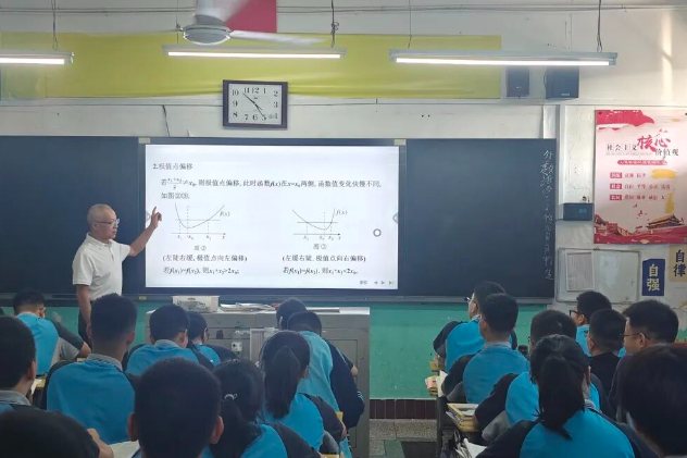 湘西土家族苗族自治州永顺县第一中学石家文：一生痴情为教育