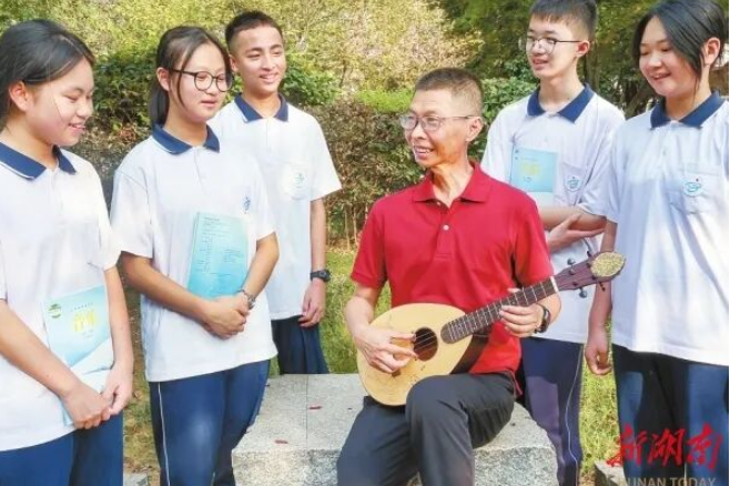 平江县启明中学郭雄辉：生命歌者，用音乐传递爱 