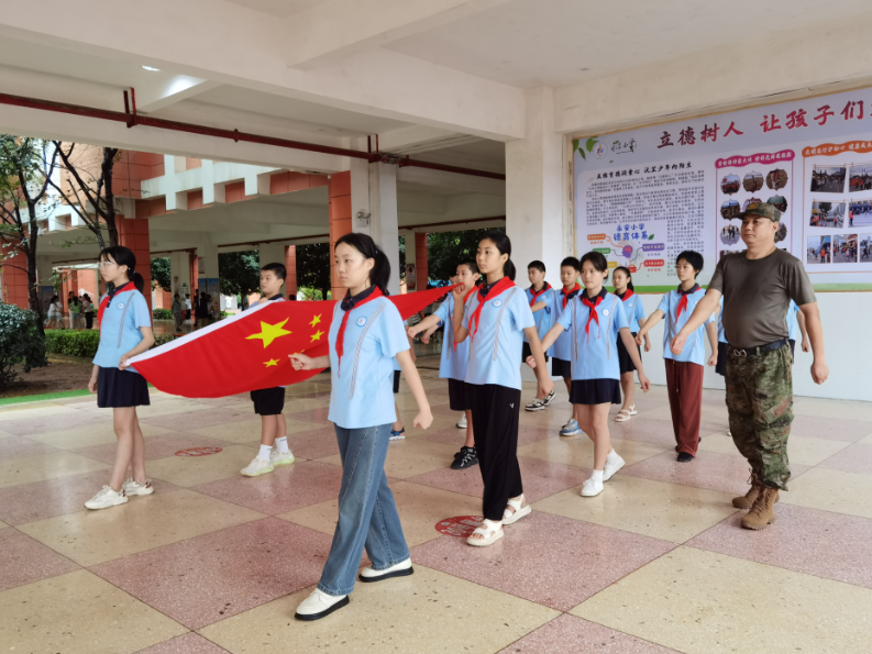 【鼎城区站】永安小学：稚嫩肩膀担使命  正步踏响爱国心