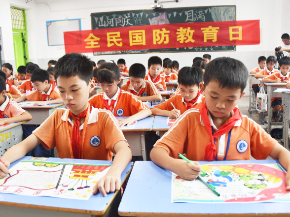江永县思源实验学校：普及国防教育 激发爱国热情