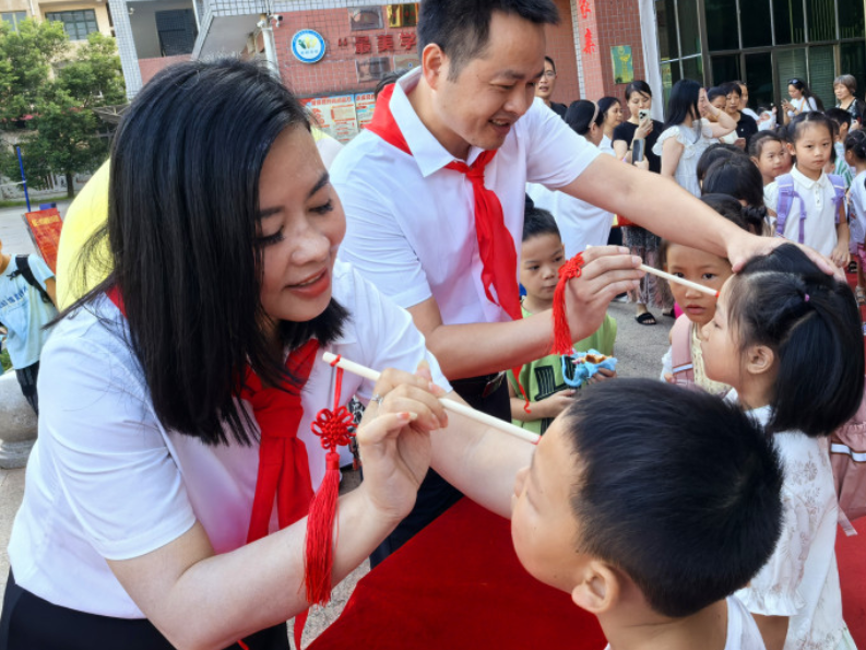 新邵县酿溪三小：暖心入学仪式   逐梦新学期
