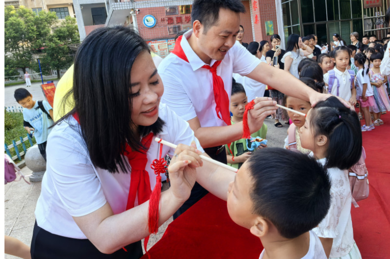 新邵县酿溪三小：暖心入学仪式   逐梦新学期