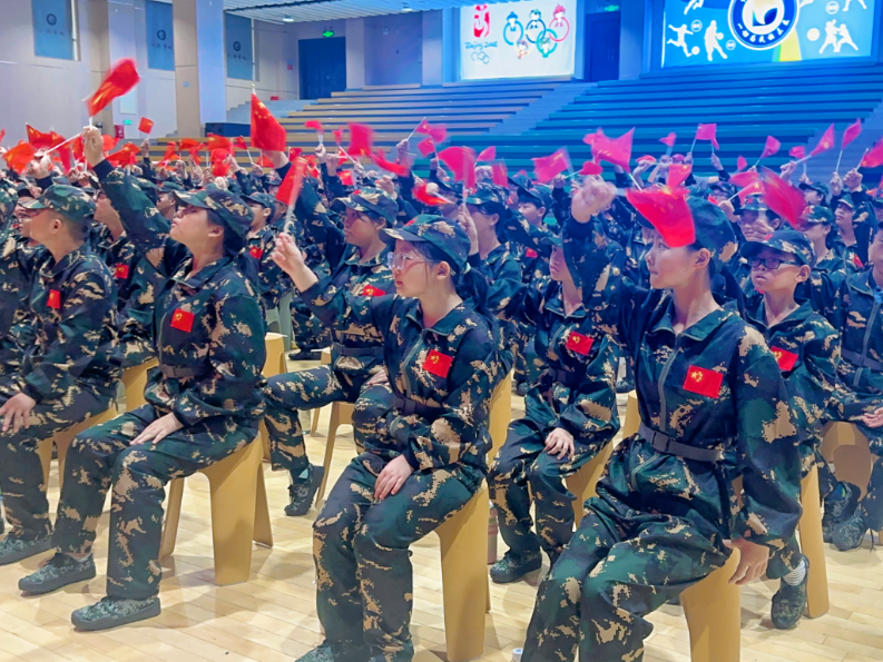 娄底市娄星区九万师生观看阅兵