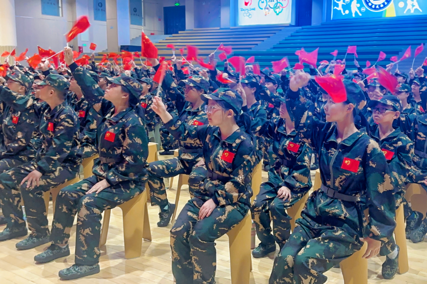 娄底市娄星区九万师生观看阅兵