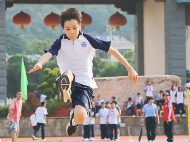 珺琟学校第十届运动会火热开幕，全校学子以运动献礼国庆
