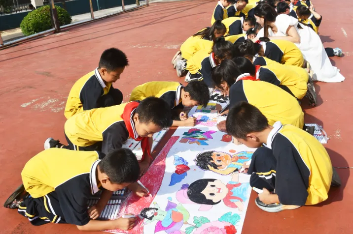江永县第三小学：彩绘长卷迎国庆