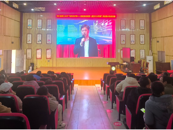 江华组织师生观看“湘超思政课”