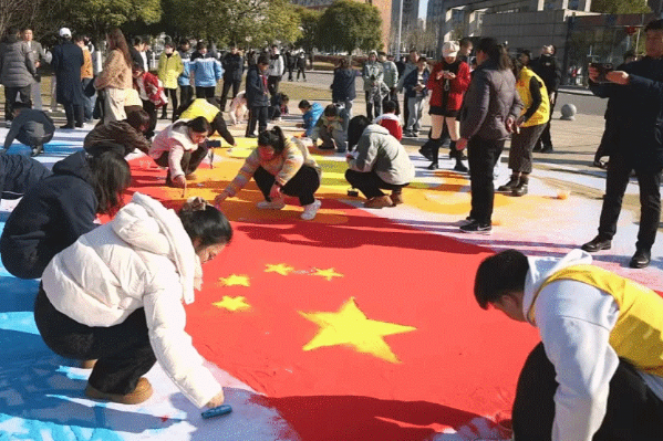 百人共绘爱心长卷  “沙语心愿”艺术疗愈温暖绽放