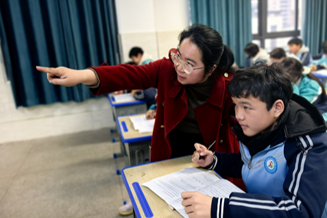 新晃：研思共进促提升 深耕阅读促备考