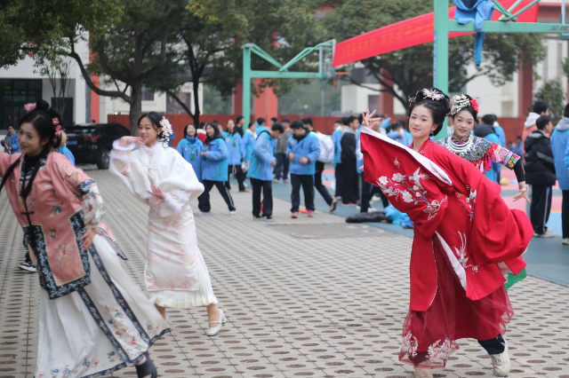 新晃一中：学科搭台，青春唱响“嗨歌”