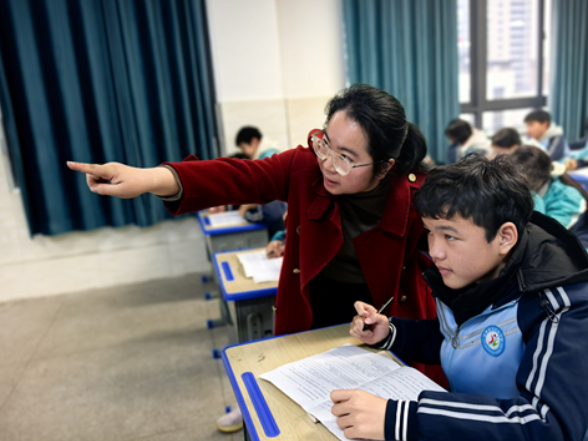 新晃：研思共进促提升 深耕阅读促备考