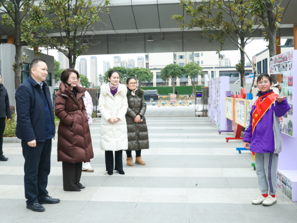 领导专家齐聚湘潭市九华金庭莲城小学，共探AI赋能师生成长