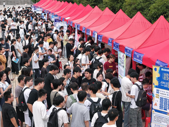 提供就业岗位四千余个，南华大学举行专场招聘会