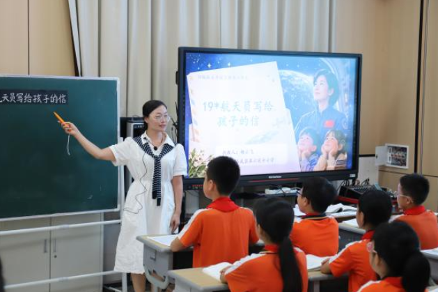 临武：“材”启新课堂  赋“语”新路径