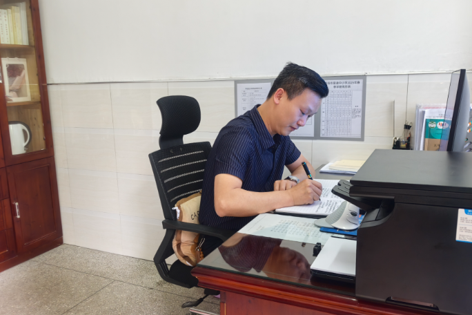 书记校长开学第一讲 | 邵阳市双清区江湖小学校长姚伟铭：在春天里奔腾