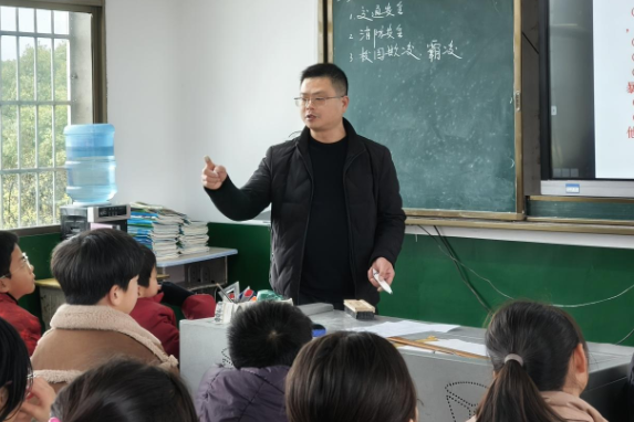 书记校长开学第一讲丨衡南县花桥联合学校阳云辉：守牢安全底线  护航阳光成长