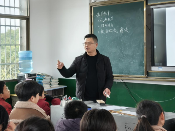 书记校长开学第一讲丨衡南县花桥联合学校阳云辉：守牢安全底线  护航阳光成长