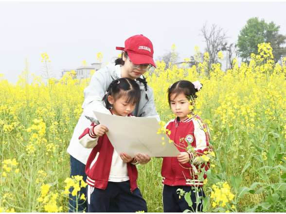 江永县中心幼儿园：萌娃走进自然  乐享春天美景